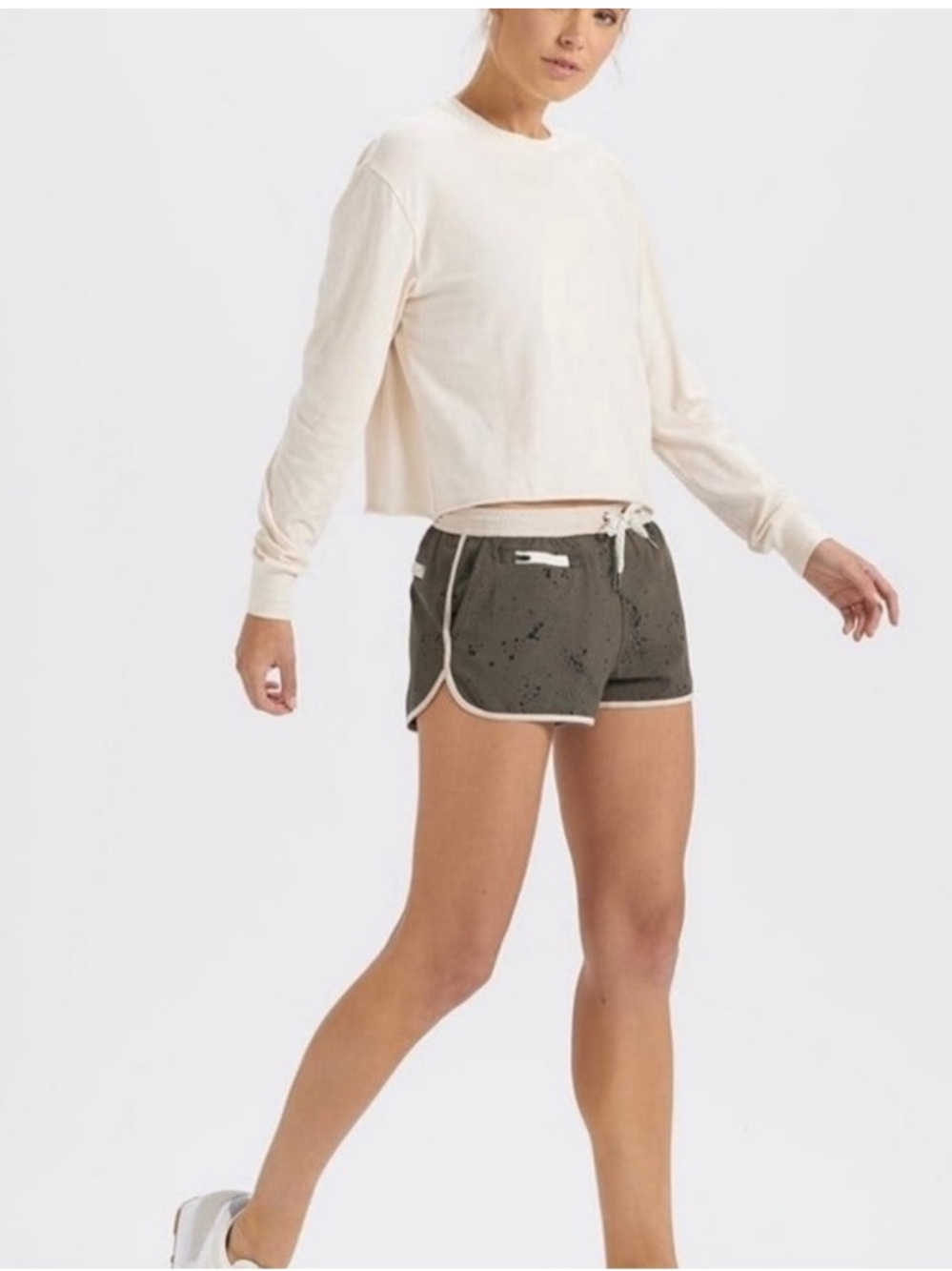 NWT Vuori Tavi Short - Oregano Splatter - Size Medium